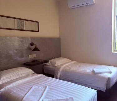 Kampung Air Hotel | Hotel Truly Asia
