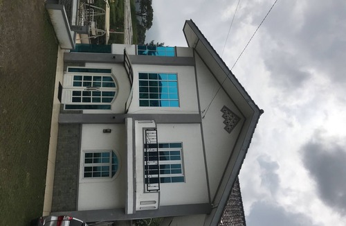 Ciloto Villa | House on cliff