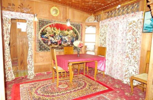 Nagin Bagh Boat Rental | Houseboat Young Kabul