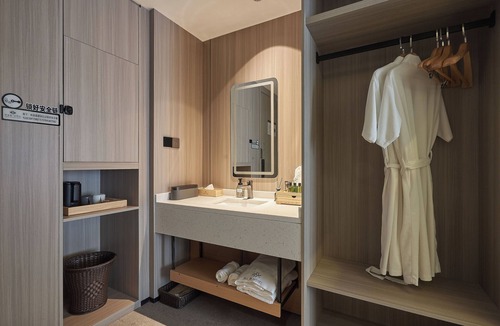 Chamkar Mon Hotel | HUA CLUB SPACE BELONG TO TIME