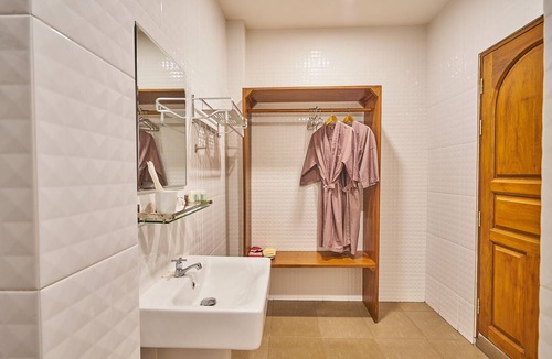 Mae Hia Hotel | HueanKhamHom Resort