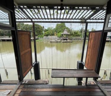 Bang Kruai Hotel | Humz Canal Stay