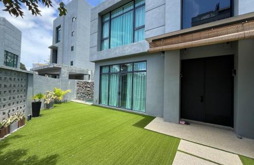 Pantai Tengah Villa | Icha Lavanya luxury private pool bungalow