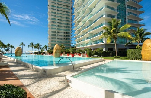 North Hotel Zone Apartment | ICON Oceanview Retreat by Monyxbnb