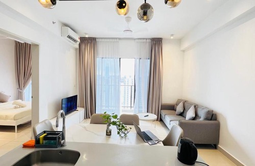 Kuala Lumpur Apartment | ICONIC skyview Living near Trx Klcc Pavilion Velocity