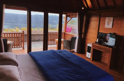 Bedugul Cabin | BUYAN LODGE 3-bedroom lodge in marvelous Lake Buyan