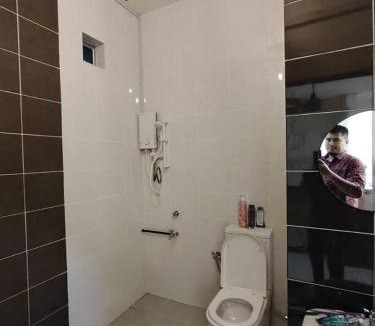 Tawau House | Idaman Homestay BSI 4 Bedrooms Fully Aircond Netflix