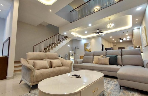 Sungai Buloh House | IHomes33 Elmina Haven Lakeside Mall, 4-8 Guests