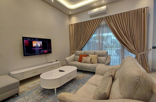 Sungai Buloh House | IHomes33 Elmina Haven Lakeside Mall, 4-8 Guests