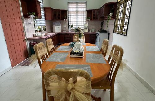 Kusial House | Iman Homestay Tanah Merah