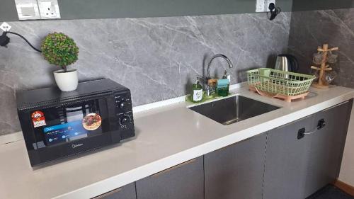 Kuantan House | Imperium Residence Sunrise Queen Suite with bedroom