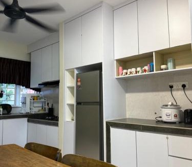 Tawau House | Impian Homestay BSI 4 Bedrooms Fully Aircond Netflix