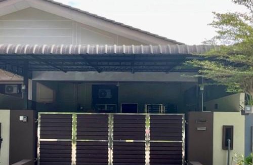Seri Manjung House | Impiana Pool House Seri Manjung