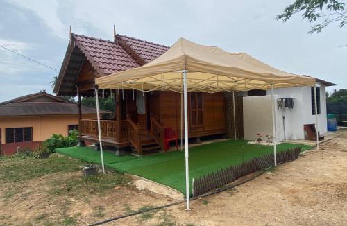 Alor Gajah Ski Chalet | Inap Desa Abang adik