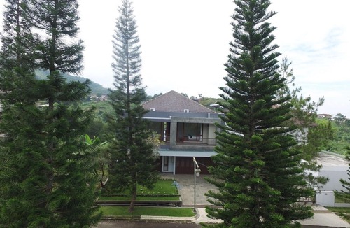 Bandung Villa | Indah 1 Golf Villa 4 bedroom with a private pool
