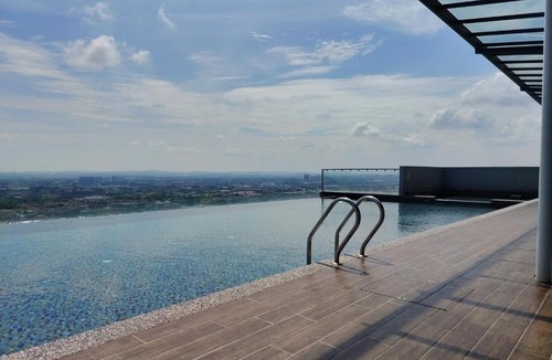 Malacca City Apartment | Infinity Pool Seaview Malacca 2-6 pax 5minJonker