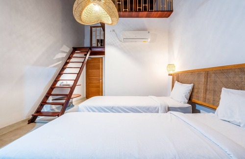Kuta Hotel | Inlight Lombok Deluxe Room with Stairs
