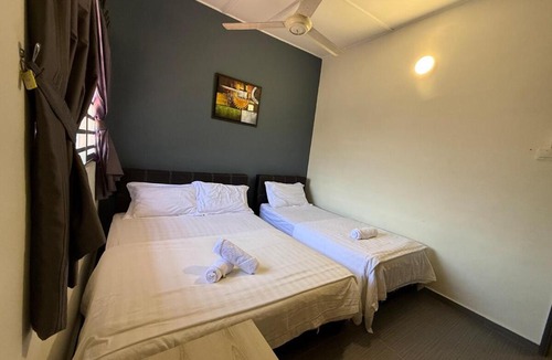 Taman Kemuncak House | Ipoh Garden 4BR 10Pax