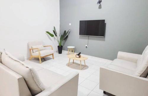 Ipoh House | IPOH MENGLEMBU LOHAS 4BR3Bath14 PAX