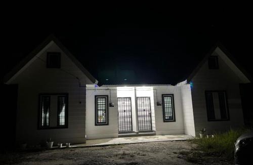Benut Villa | Ivory Tiny House Benut