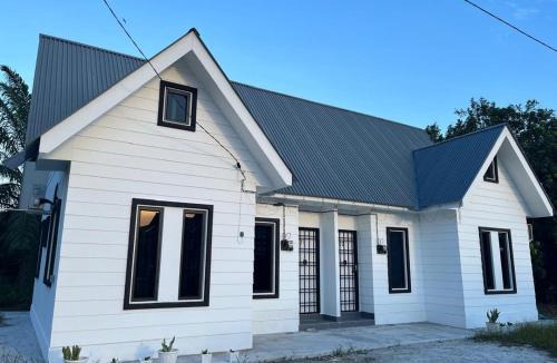 Benut Villa | Ivory Tiny House Benut