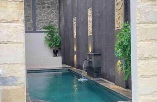 Dinoyo Villa | Ivy Villas with Private Pool