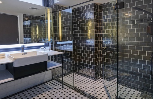 Imbi Hotel | J-Hotel by Dorsett