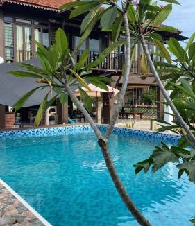 Kampung Teluk Kemang House | Jarah Residence, Classic Home Staycation
