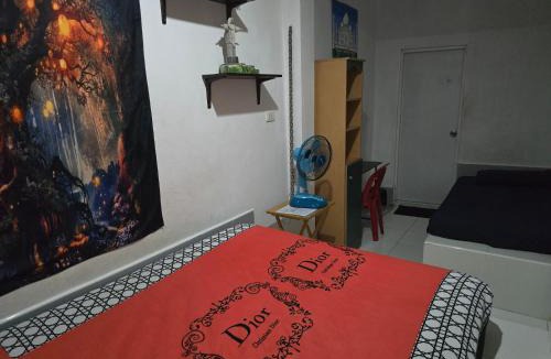 Chom Phon House | Jatujak Bangkok guesthouse R8