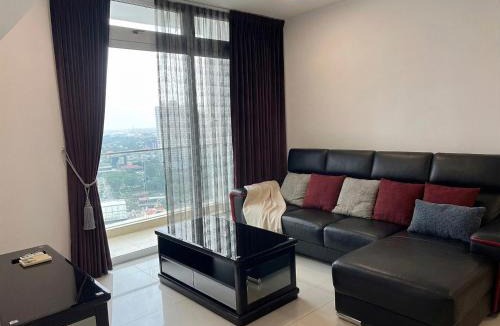 Taman Century Apartment | JB 1min walk to KSL Mall 5-7Pax Bathtub SmartTV