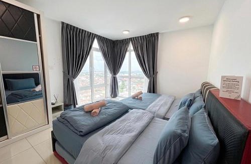 Taman Century Apartment | JB 1min walk to KSL Mall 5-7Pax Bathtub SmartTV