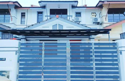 Bukit Indah House | JB-Bukit Indah 8-15pax Spacious Home! 5min to Aeon