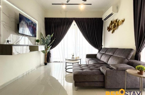 Central District Apartment | JB SeaView with Balcony Country Garden Danga Bay for 6 Pax