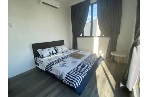 Kuching House | Jeff and Ricky Homestay 33@Princeton Suite Airport