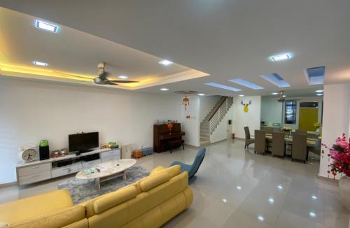 Seri Kembangan House | Jia Residence Foodie Haven Large House 12 pax 沙登温暖的家