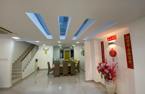 Seri Kembangan House | Jia Residence Foodie Haven Large House 12 pax 沙登温暖的家