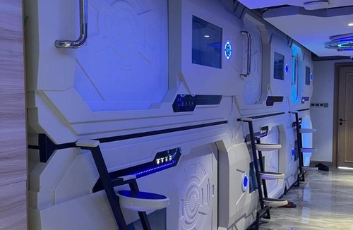 Mittakpheap Hotel | Jianpuke Space Capsule Backpacker Hostel