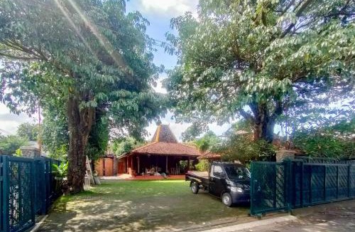 Gedongkiwo Hotel | Joglo Bale Witana RedPartner