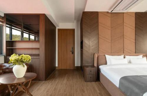 Downtown George Town Apartment | John Jefri Villa