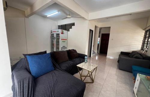 Taman Desa Cemerlang House | johor bahru corner party house 4bedroom 3bathroom 15pax