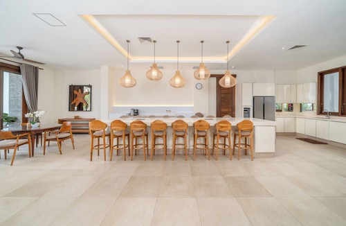 Batu Bolong Villa | Jos Villa Canggu - Space for all the Family by the beach