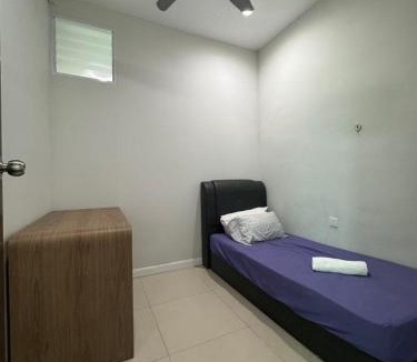 Downtown George Town House | Joyful Guesthouse#IslandHosp