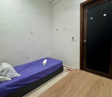 Downtown George Town House | Joyful Guesthouse#IslandHosp