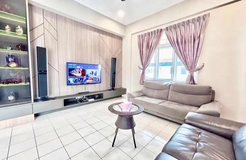 Kuching House | JR Homestay 141-3rd Mile House 8Pax