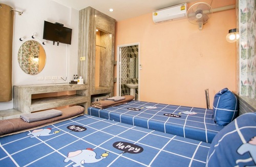 Wiset Chai Chan Hotel | Jumbo Villa Homestay and Resort