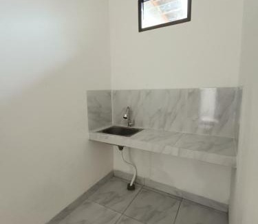 Gombong Hostel | Kamar Kost AC Mezanine