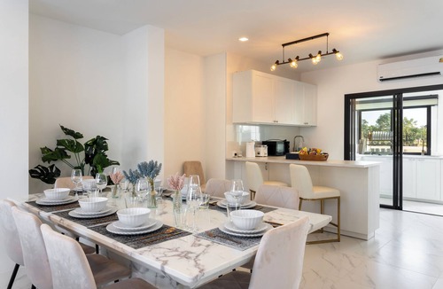 San Phranet Villa | Kanna British Pool Villa
