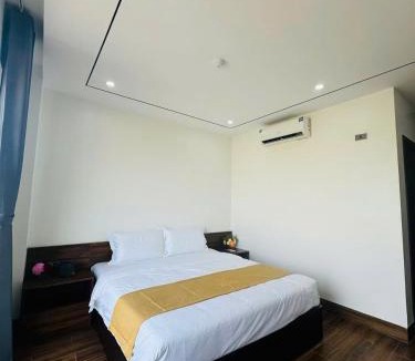 Hung Nguyen Hotel | Khách sạn Crown Hotel 皇冠酒店