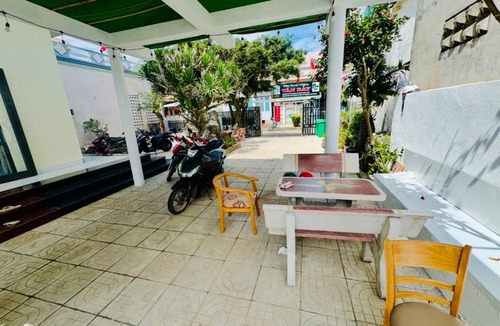 Ly Son Hotel | Khách Sạn View Biển - Homestay Sân Vườn - QUANG VINH Đảo Lý Sơn -Vị Trí Trung Tâm Đảo - Cạnh Bến cảng và Quảng trường