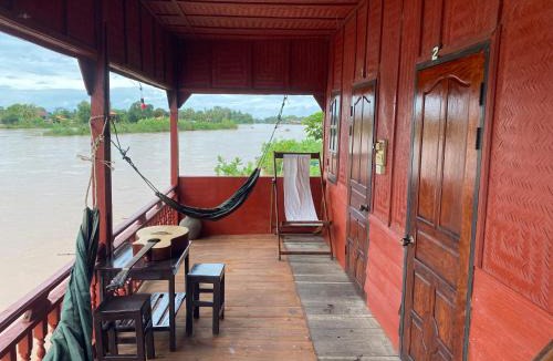 Don Khon House | Khampheng River views sunset